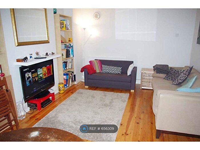 2 Bedroom Flat To Rent In Stockwell Road, London, SW9