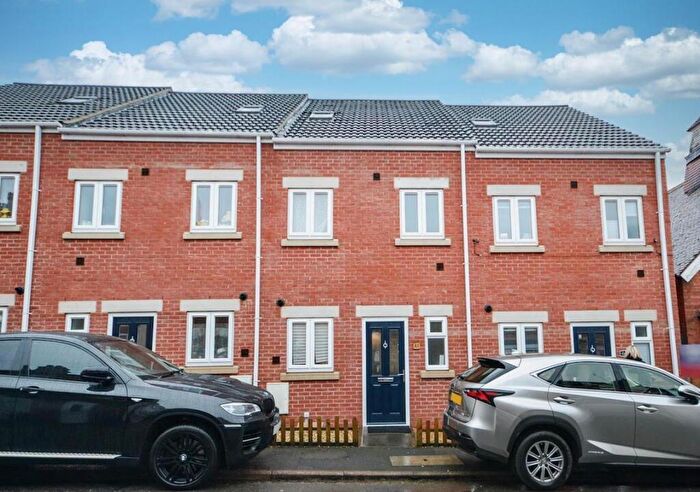 3 Bedroom Terraced House To Rent In Melton Street, Kettering, NN16