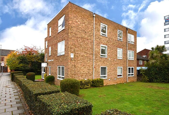 1 Bedroom Flat To Rent In Garden Road, London, SE20