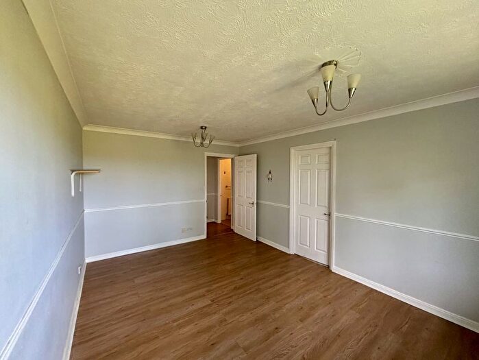 1 Bedroom Flat To Rent In Caroline Place, Harlington, Hayes, UB3