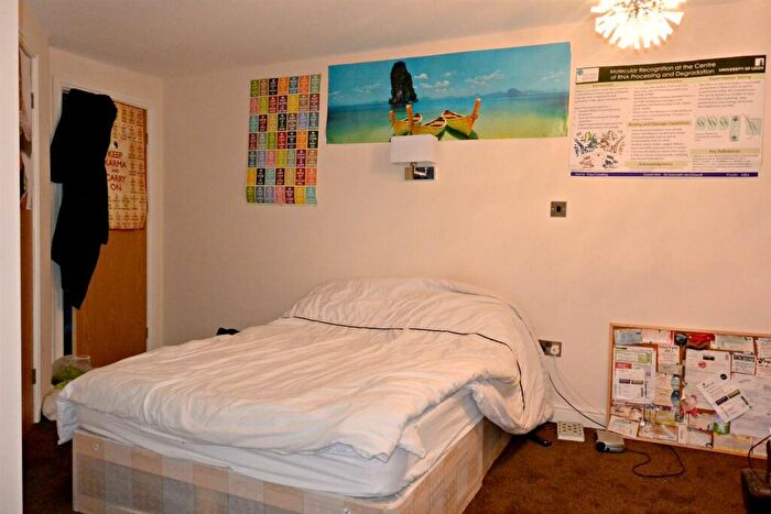 2 Bedroom Apartment To Rent In Ash Grove, Leeds, LS6