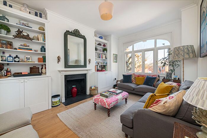 3 Bedroom Maisonette For Sale In Wandsworth Bridge Road, London, SW6