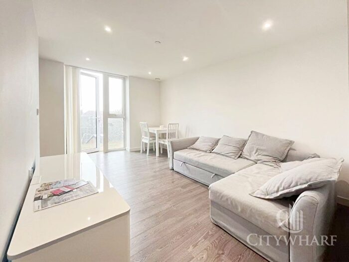 1 Bedroom Flat To Rent In Flat Skylark Point，, London，, N4