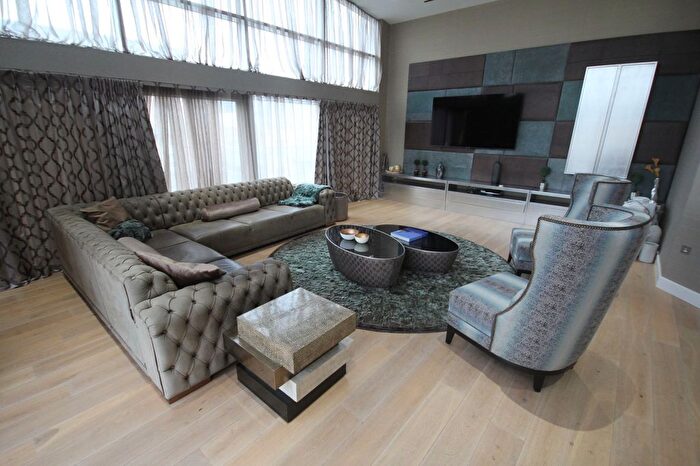 5 Bedroom Flat To Rent In East Drive, Empire House, NW9