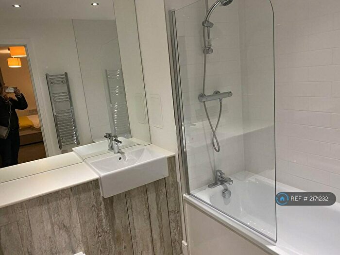 1 Bedroom Flat To Rent In Angel Court, Manchester, M4