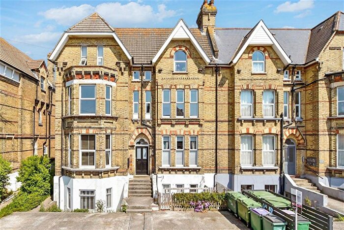 1 Bedroom Flat For Sale In Manor Road, Folkestone, Kent, CT20