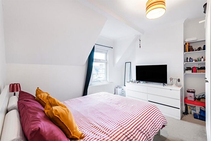 2 Bedroom Flat To Rent In Sheen Lane, East Sheen, SW14
