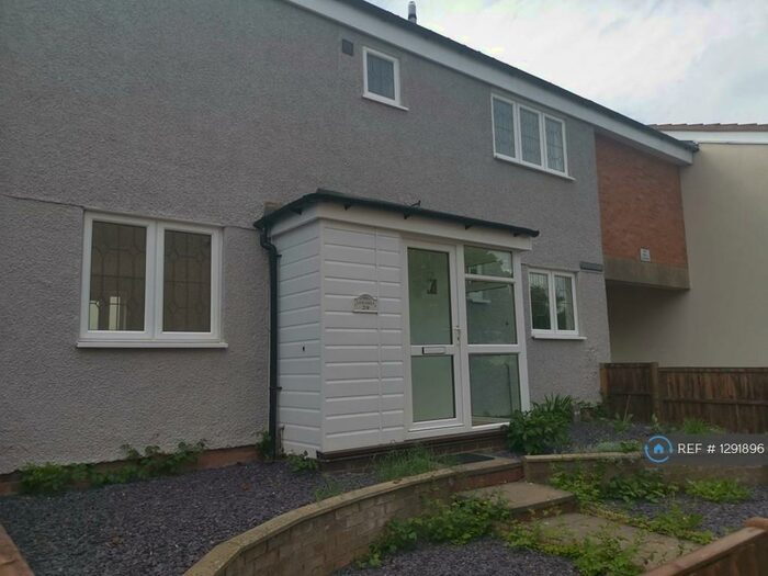 4 Bedroom Semi-Detached House To Rent In Longdon Close, Redditch, B98