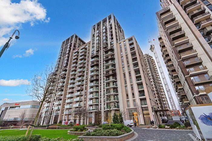 1 Bedroom Flat For Sale In Fountain Park Way, London, Greater London, W12