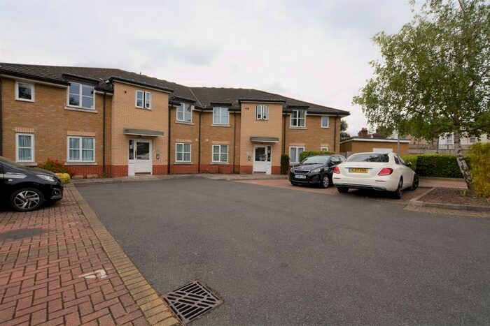 2 Bedroom Flat To Rent In Sangam Close, Southall, UB2
