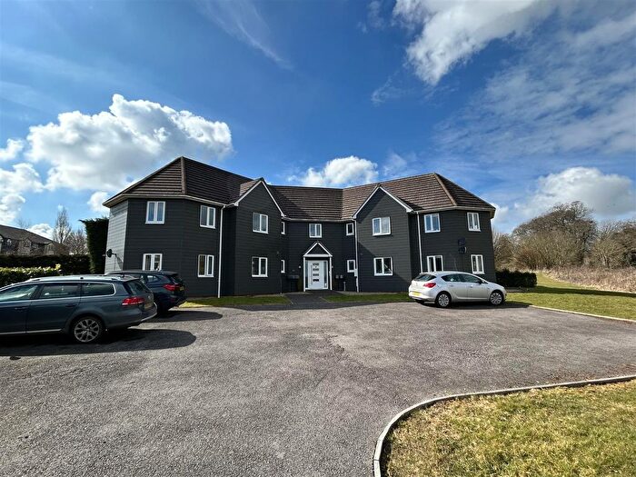 2 Bedroom Flat For Sale In Wiltshire Crescent, Vastern, Royal Wootton Bassett, Swindon, SN4