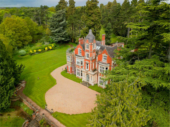 2 Bedroom Apartment To Rent In Parkfields House, Arden Drive, Dorridge, B93