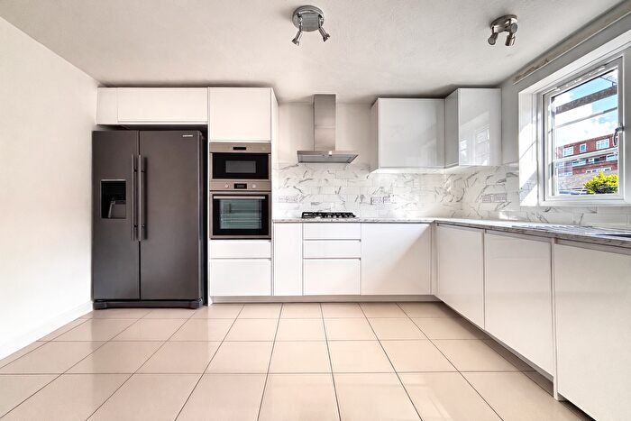 3 Bedroom Terraced House To Rent In Hainton Close, Aldgate, London, E1