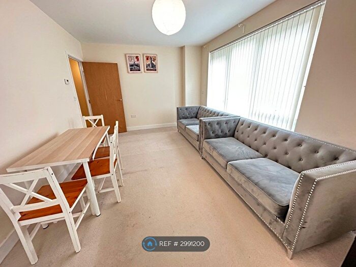 2 Bedroom Flat To Rent In Denver Court, London, NW9