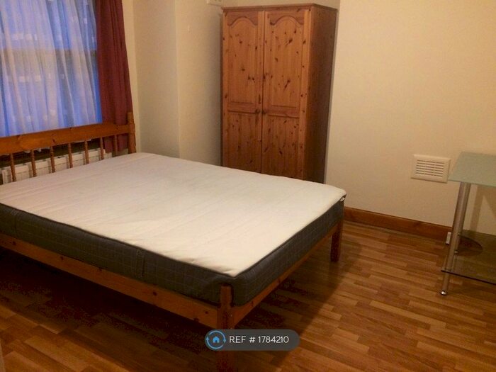 2 Bedroom Flat To Rent In Fortess Road, London, NW5