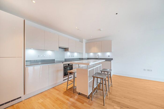 2 Bedroom Flat To Rent In Streatham High Road, Streatham, London, SW16