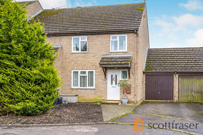 3 Bedroom Terraced House To Rent In The Springs, Witney, OX28