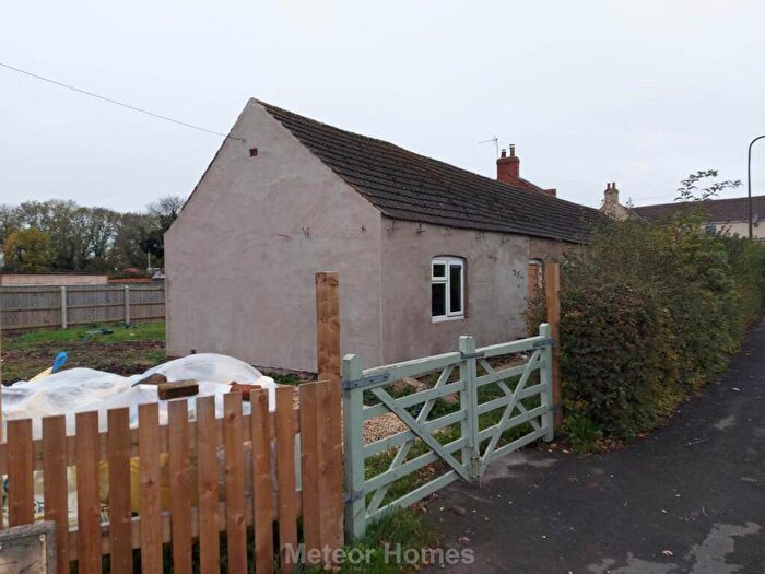 3 Bedroom Detached Bungalow For Sale In School Road, South Killingholme, DN40