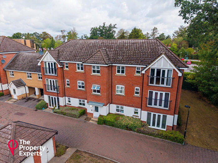 2 Bedroom Apartment For Sale In Aphelion Way, Reading, RG2