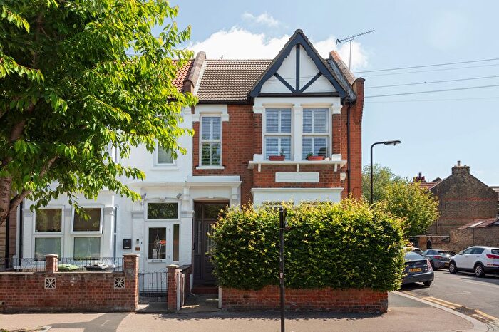 2 Bedroom Flat For Sale In Harrington Road, Leytonstone, London, E11