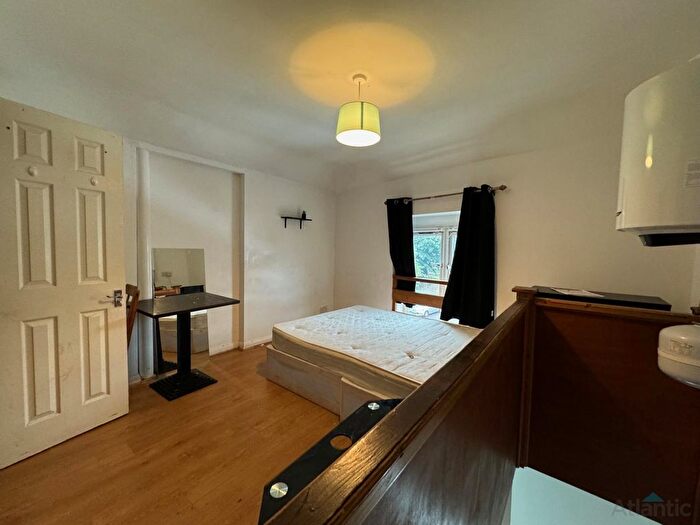 1 Bedroom Flat To Rent In Hertford Road, Enfield, EN3