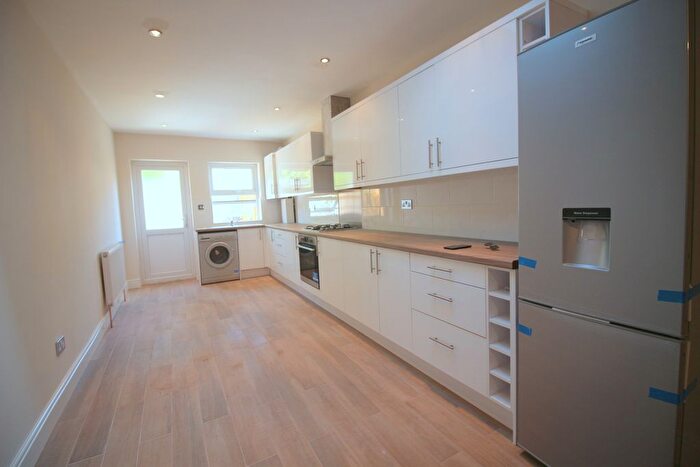 5 Bedroom Terraced House To Rent In Meanley Road, London, E12