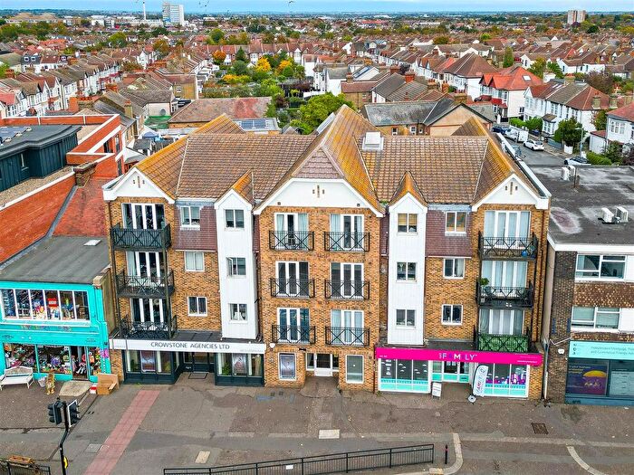 2 Bedroom Flat For Sale In London Road, Westcliff-On-Sea, SS0