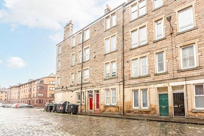 2 Bedroom Flat To Rent In Duff Street, Edinburgh, EH11