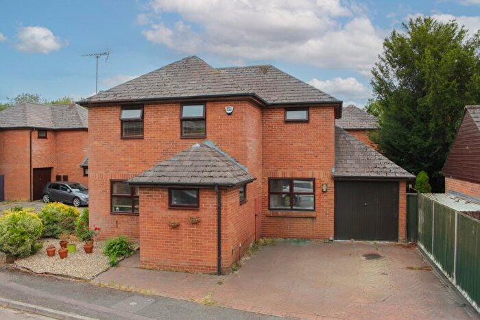 4 Bedroom Detached House For Sale In Lovent Drive, Leighton Buzzard, LU7