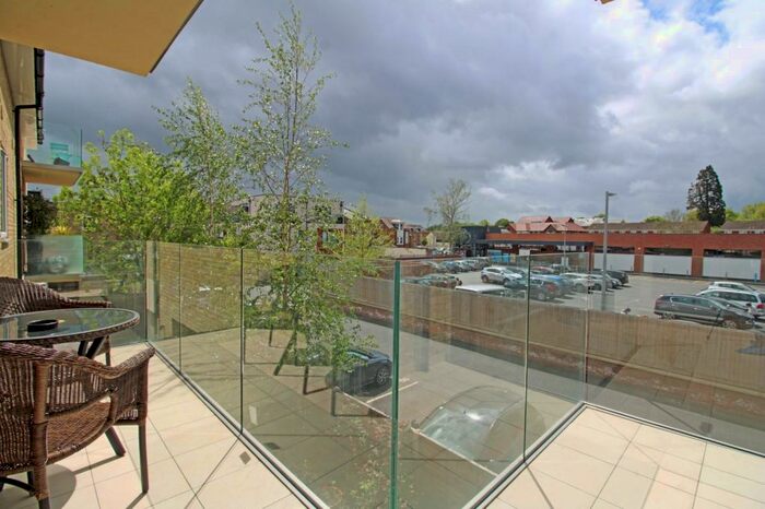 2 Bedroom Apartment To Rent In Chertsey, Surrey, KT16