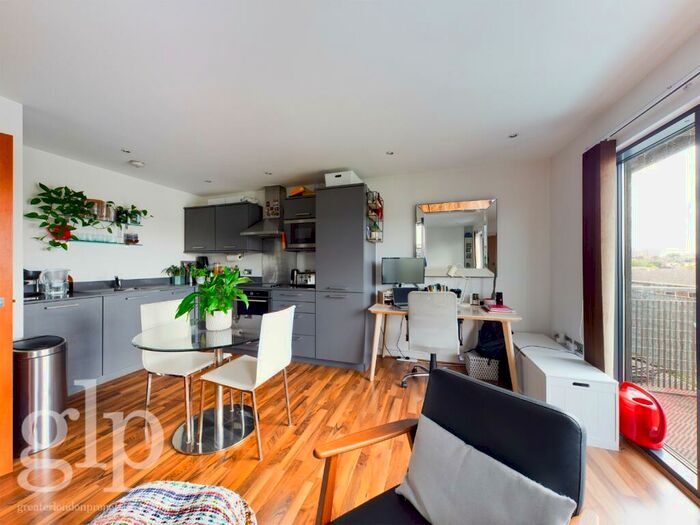 2 Bedroom Apartment To Rent In Kings Quarter Apartments, Copenhagen Street, N1