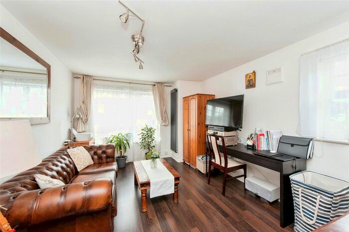 2 Bedroom Flat For Sale In Perkin Close, Hounslow, TW3