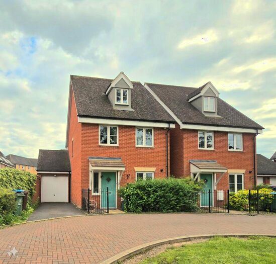 3 Bedroom House To Rent In Barland Way, HP18