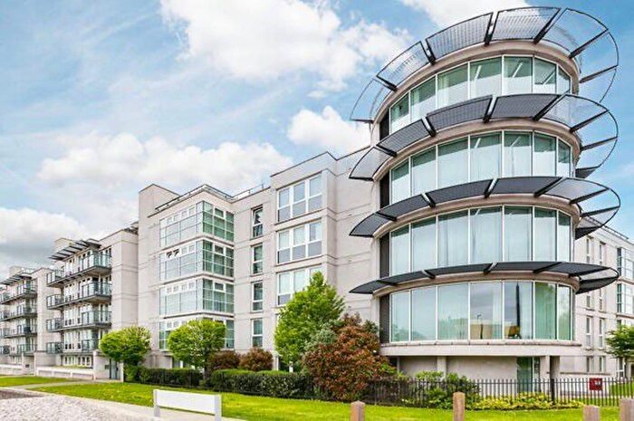 1 Bedroom Flat For Sale In Phoenix Way, St John's Hill, London, SW18