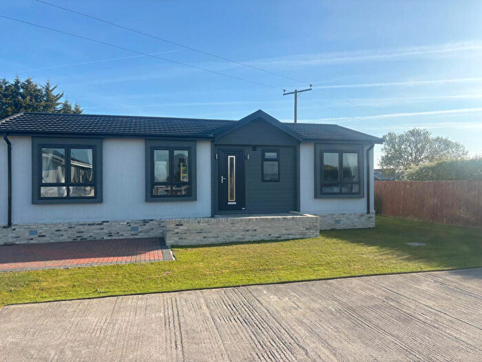 2 Bedroom Park Home For Sale In Tadcaster, North Yorkshire, LS24