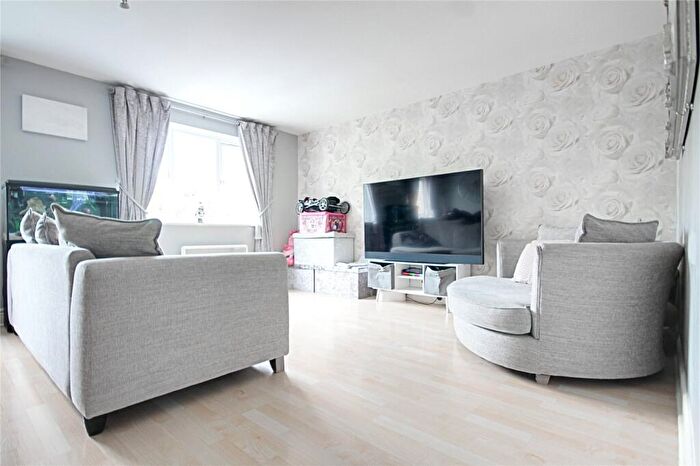 2 Bedroom Flat To Rent In Kirkland Drive, Enfield, EN2