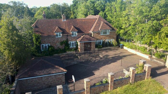 5 Bedroom Detached House To Rent In Fulmer Drive, Gerrards Cross, SL9