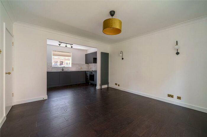 1 Bedroom Apartment To Rent In Ferris Road, East Dulwich, London, SE22