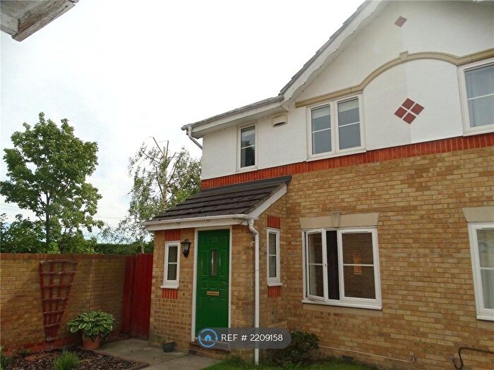 3 Bedroom Semi-Detached House To Rent In Montana Gardens, London, SE26