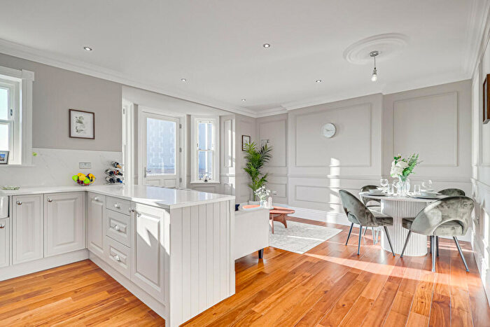 2 Bedroom Apartment For Sale In Station Road, Westcliff On Sea, SS0