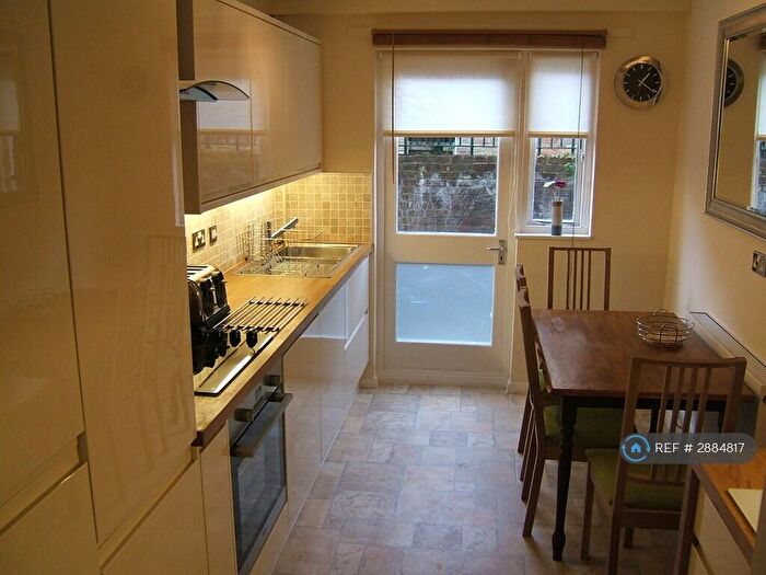 2 Bedroom Flat To Rent In Elephant And Castle, London, SE17