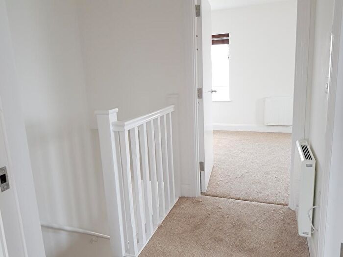 2 Bedroom End Of Terrace House To Rent In Beecroft Way, Dunstable, LU6