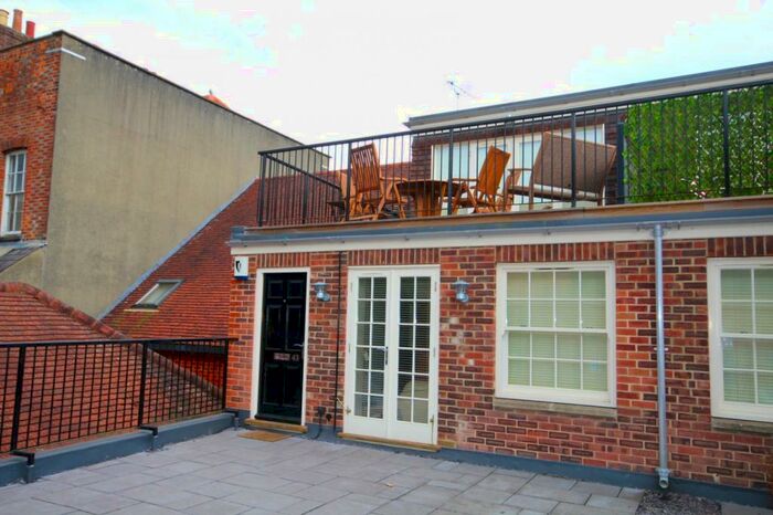 2 Bedroom Apartment To Rent In Bell Street, Henley-On-Thames, Oxfordshire, RG9