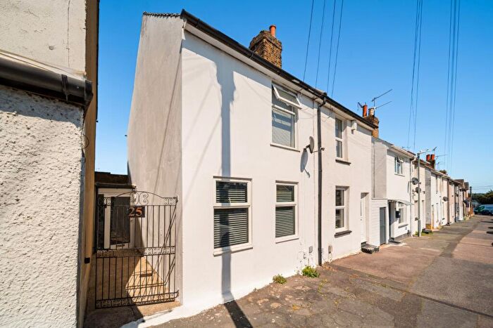 2 Bedroom End Of Terrace House For Sale In Lower Range Road, Gravesend, Kent, DA12