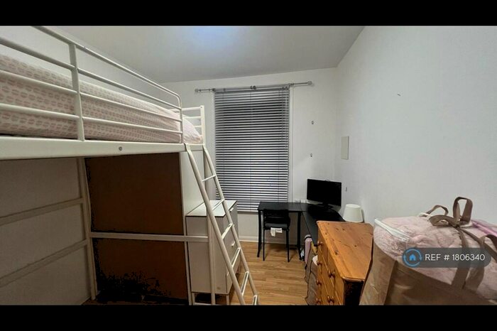 Studio To Rent In Bryantwood Road, London, N7