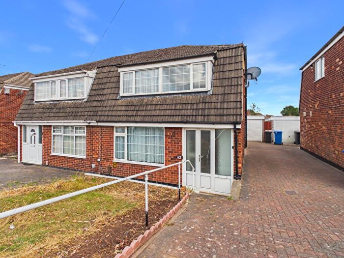 3 Bedroom Semi-Detached House To Rent In Hartland Drive, Sunnyhill, DE23