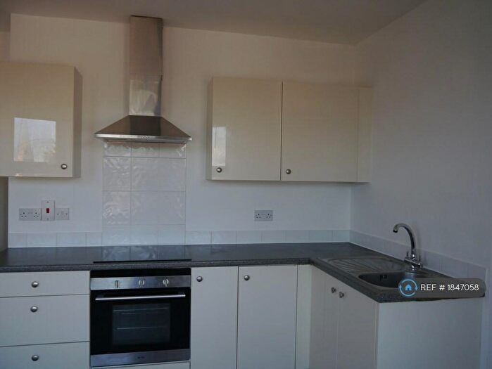 2 Bedroom Flat To Rent In Elizabeth House, Maidenhead, SL6