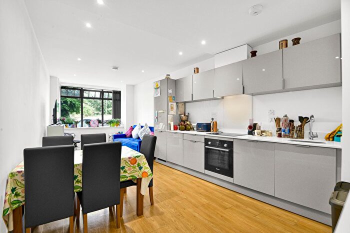 2 Bedroom Flat To Rent In Windmill Avenue, Fitzwilliam House, UB2