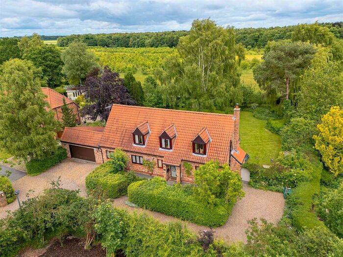 4 Bedroom Detached House For Sale In Hollicarrs Close, Escrick, York, YO19