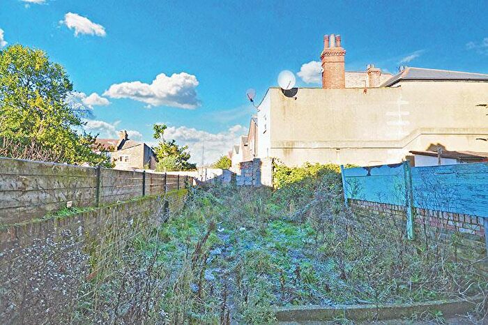 1 Bedroom Flat For Sale In Nightingale Road, Willesden Junction, NW10